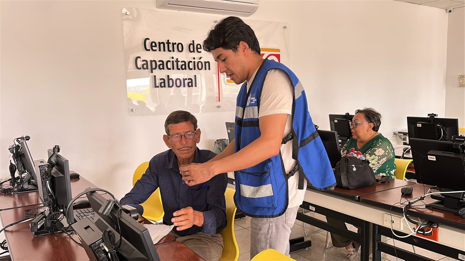 Realizarán curso de computación para adultos en la Mediateca