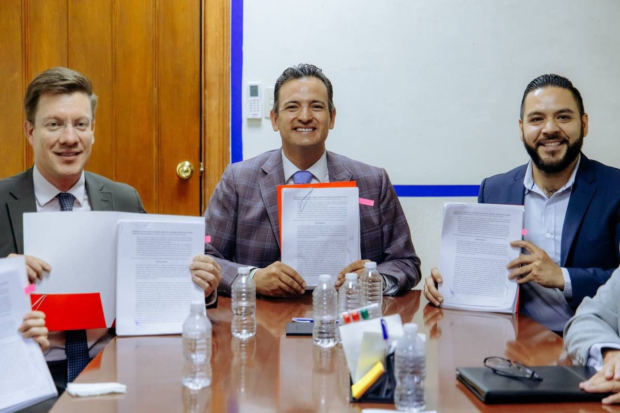 Firman contrato de crédito para Mega Puentes