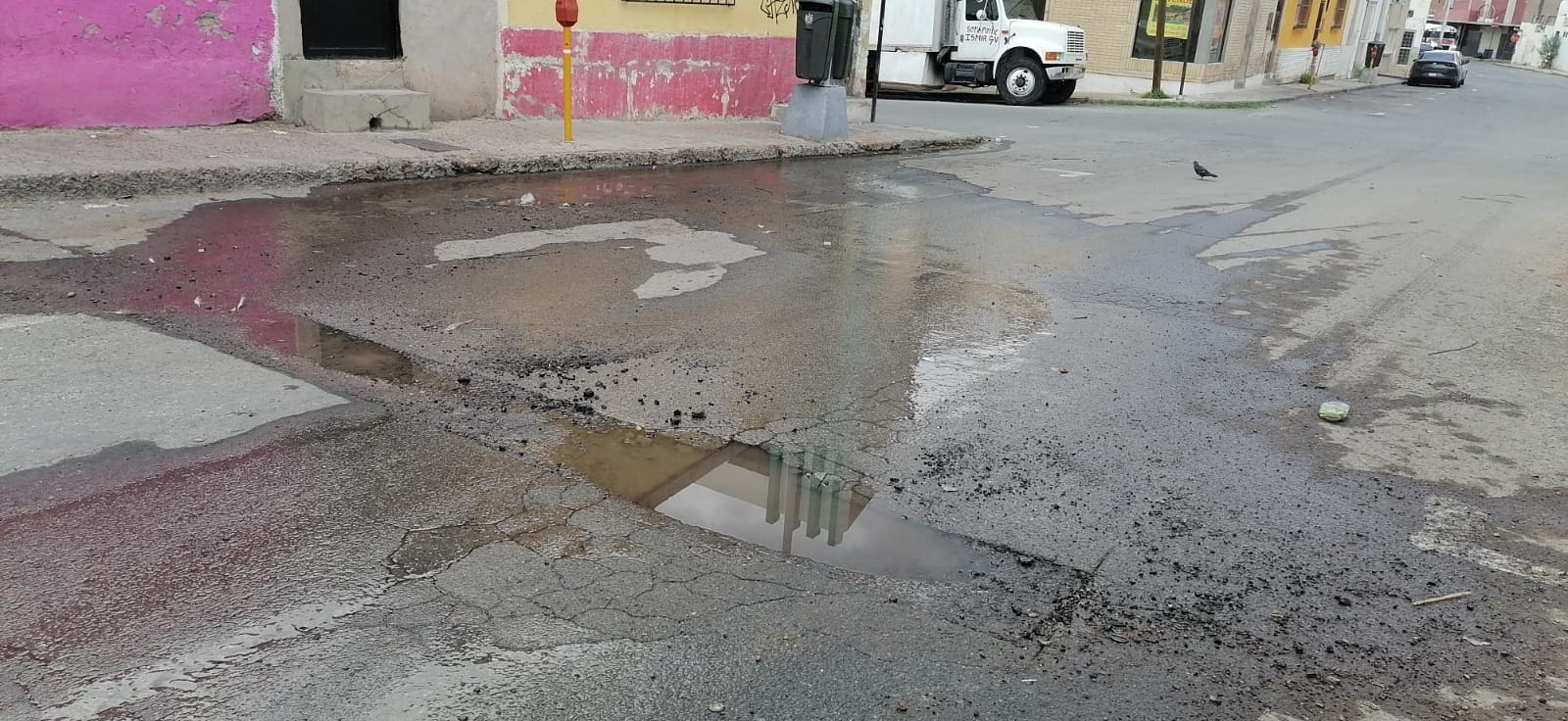 Otra fuga de agua potable en el centro