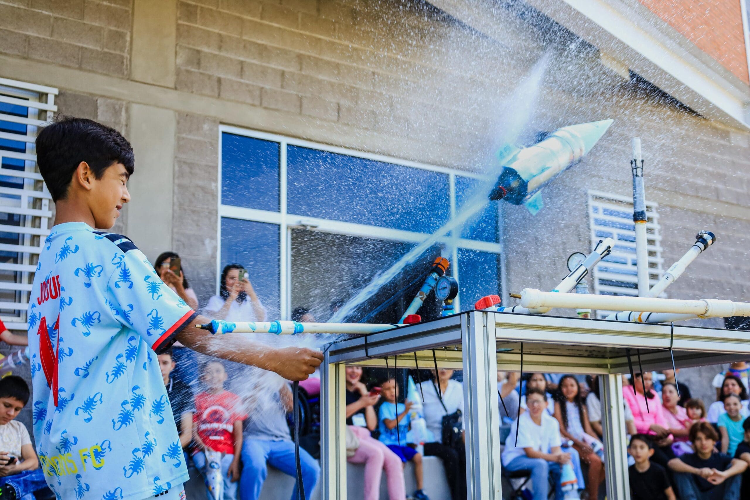 Con lanzamiento de juguetes de agua, concluye «Semana de la Ciencia»