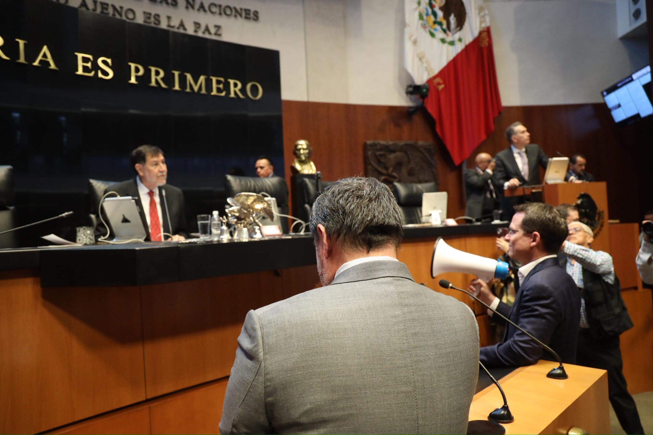 Señala Andrea Chávez a Senadores del PAN de «hacer un circo» en la Cámara Alta