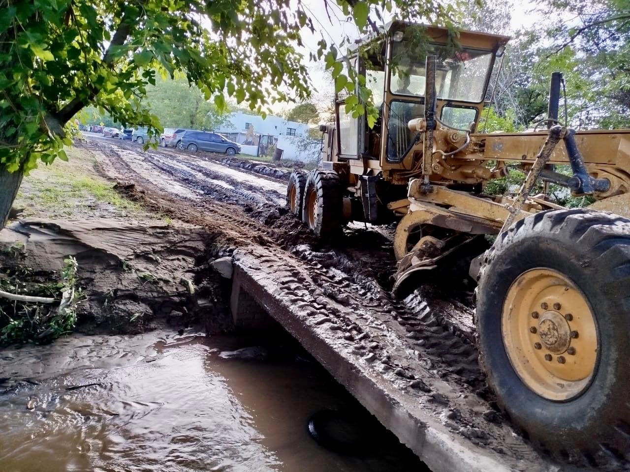 Atienden con maquinaria a Casas Grandes tras incidentes por lluvias