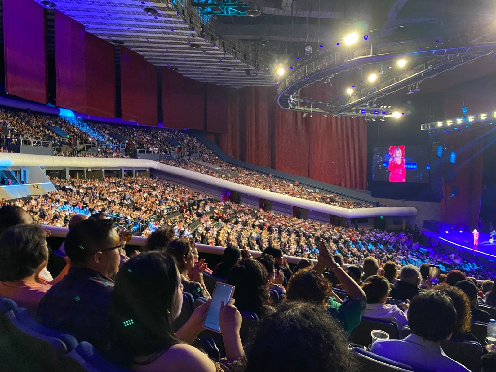 Conquistan el Auditorio Nacional los grandes del ayer con «La Caravana del Amor»
