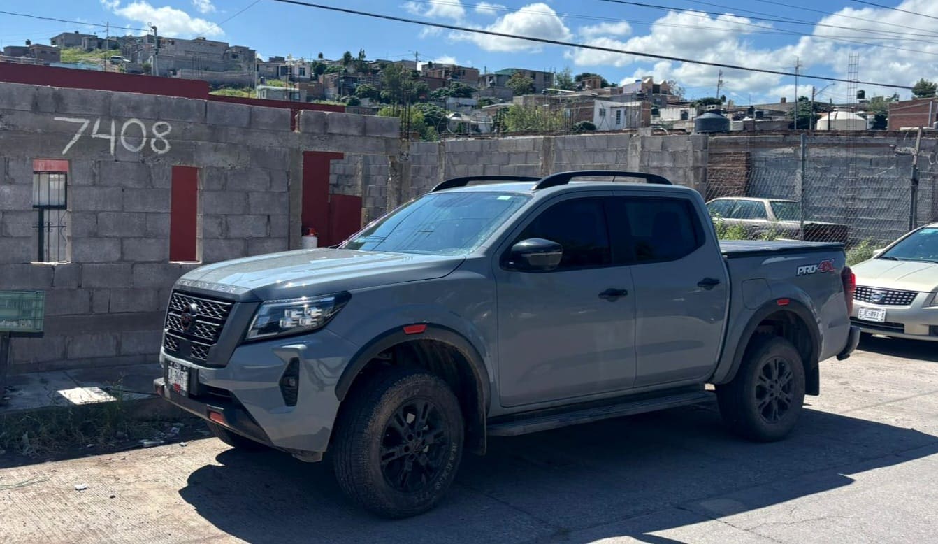 Detienen a menor con camioneta robada y tres armas