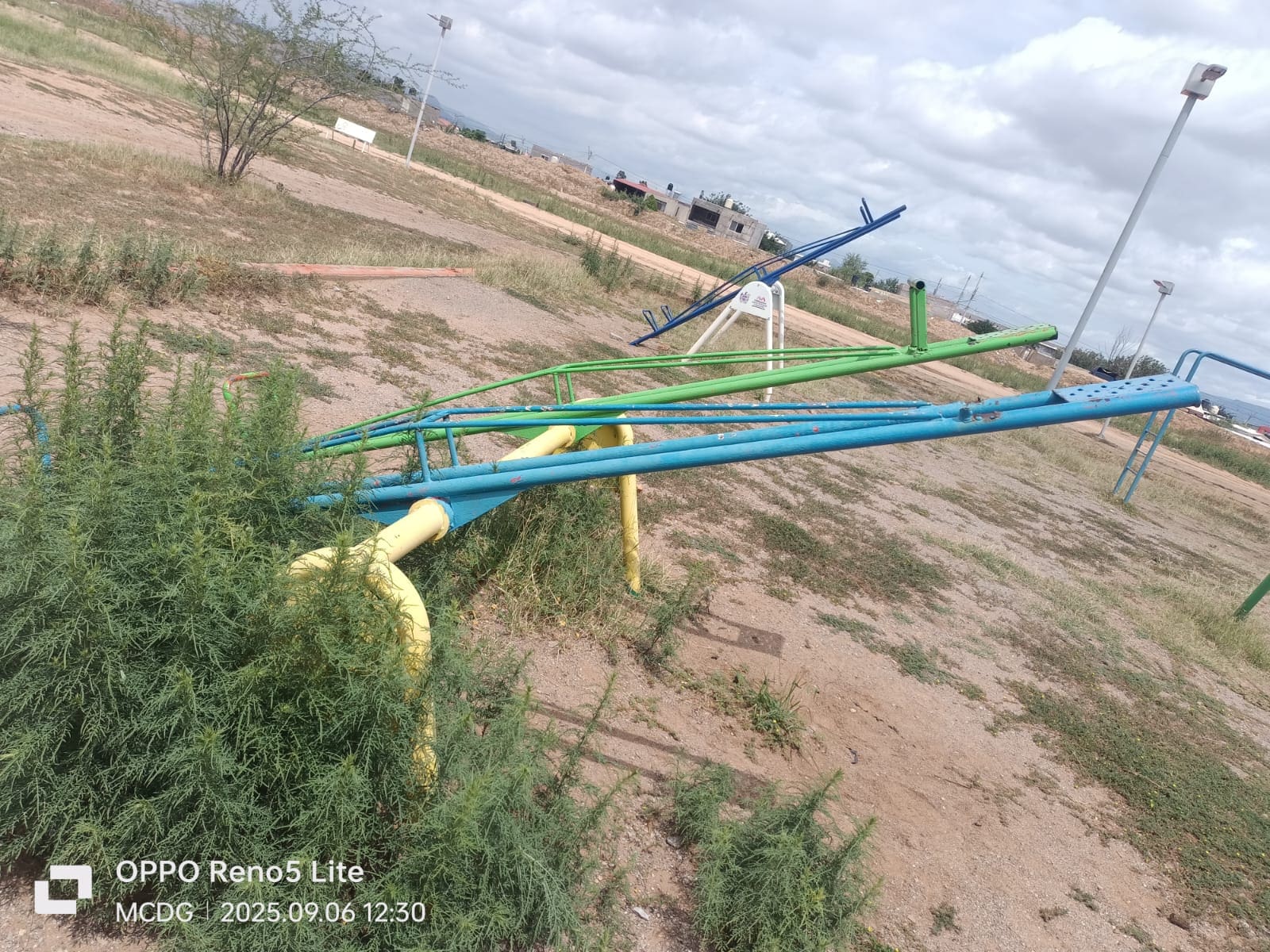 En Valle el Dorado, Denuncian parque descuidado