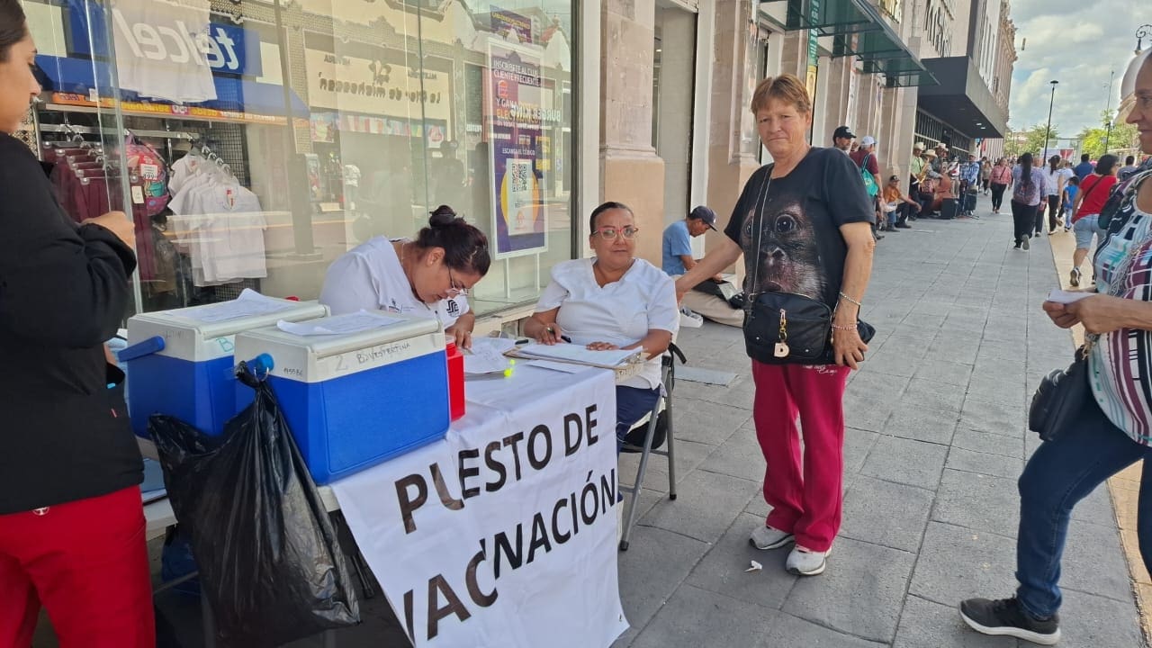 Colocan puesto de vacunación contra el Sarampión en la Liber