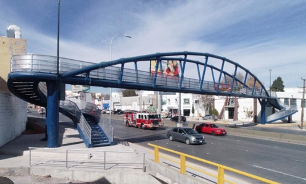 Se refrenda publicidad en puentes peatonales hasta por 15 años, lo recaudado va al DIF