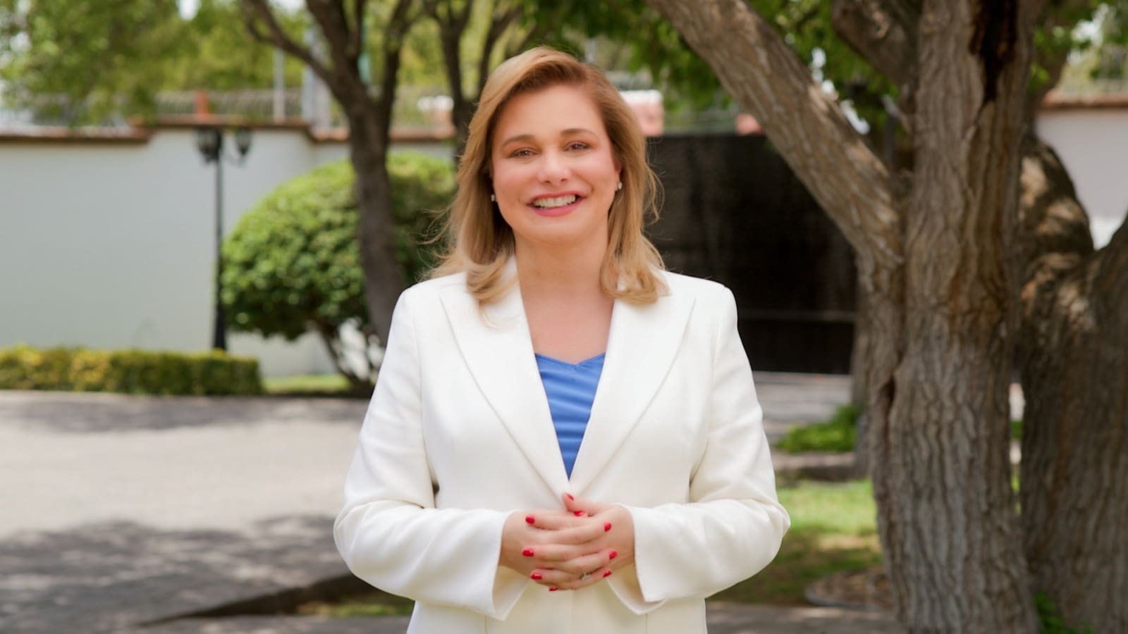 Celebra Maru Campos 50 años de edad