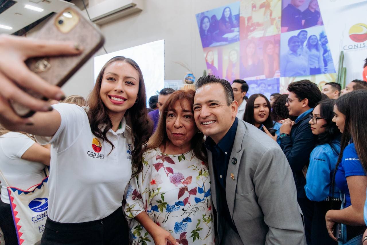 Da Bonilla bienvenida a Normalistas en Congreso Nacional de Investigación
