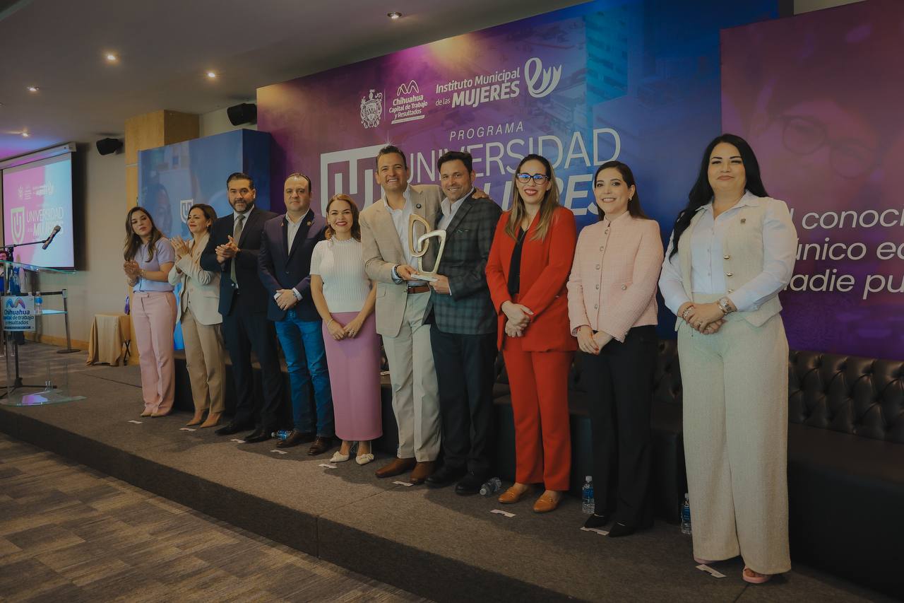 Presentan a las primeras 200 alumnas de la Universidad de las Mujeres
