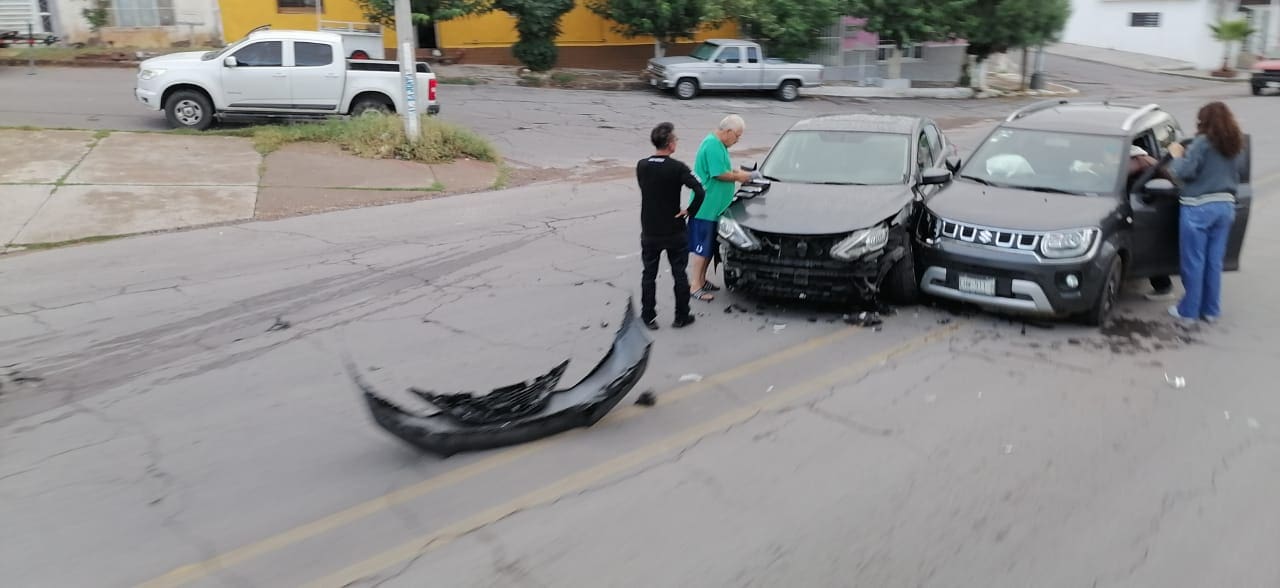Fuerte choque en la colonia Industrial; afortunadamente sin lesionados