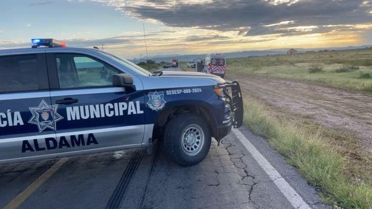 Bloquean carretera Aldama-Ojinaga; encuentran cuerpo de mujer atropellada