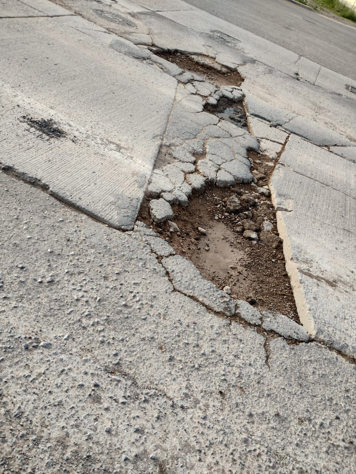 (Reporte Ciudadano) denuncian peligro por baches en Vistas del Norte
