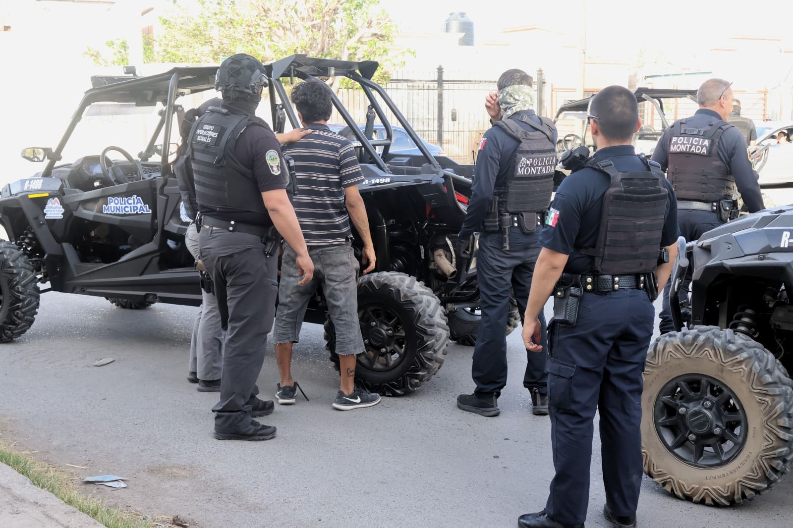 Hombre se queda atrapado en desagüe de la Teofilo Borunda