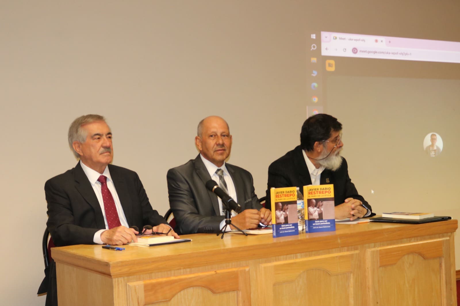 Presentan el libro «Javier Darío Restrepo, el faro de la ética: Guía para ser un buen periodista