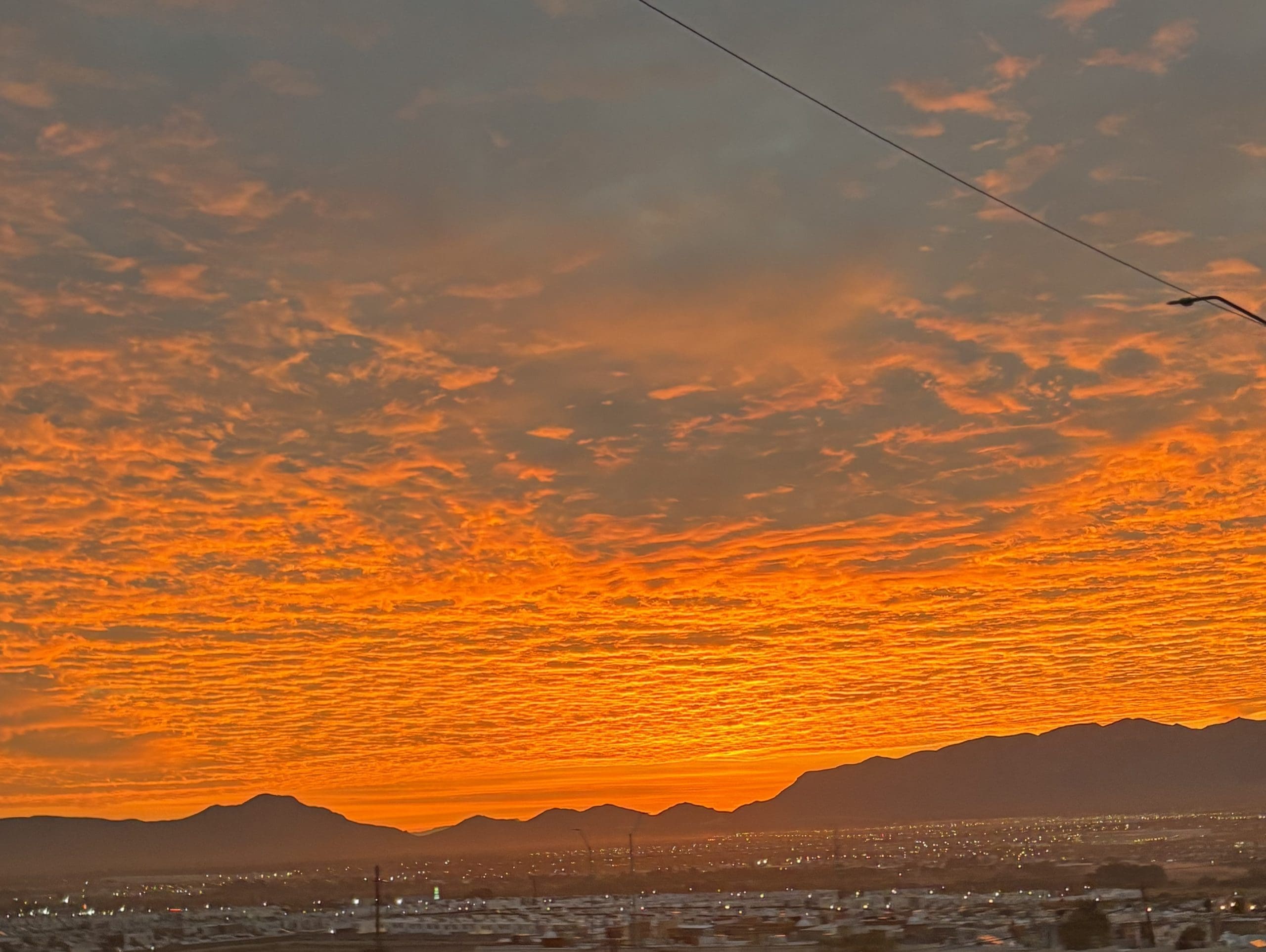 Amanecer de fuego en Chihuahua: postales que marcan el inicio de una jornada cálida y despejada