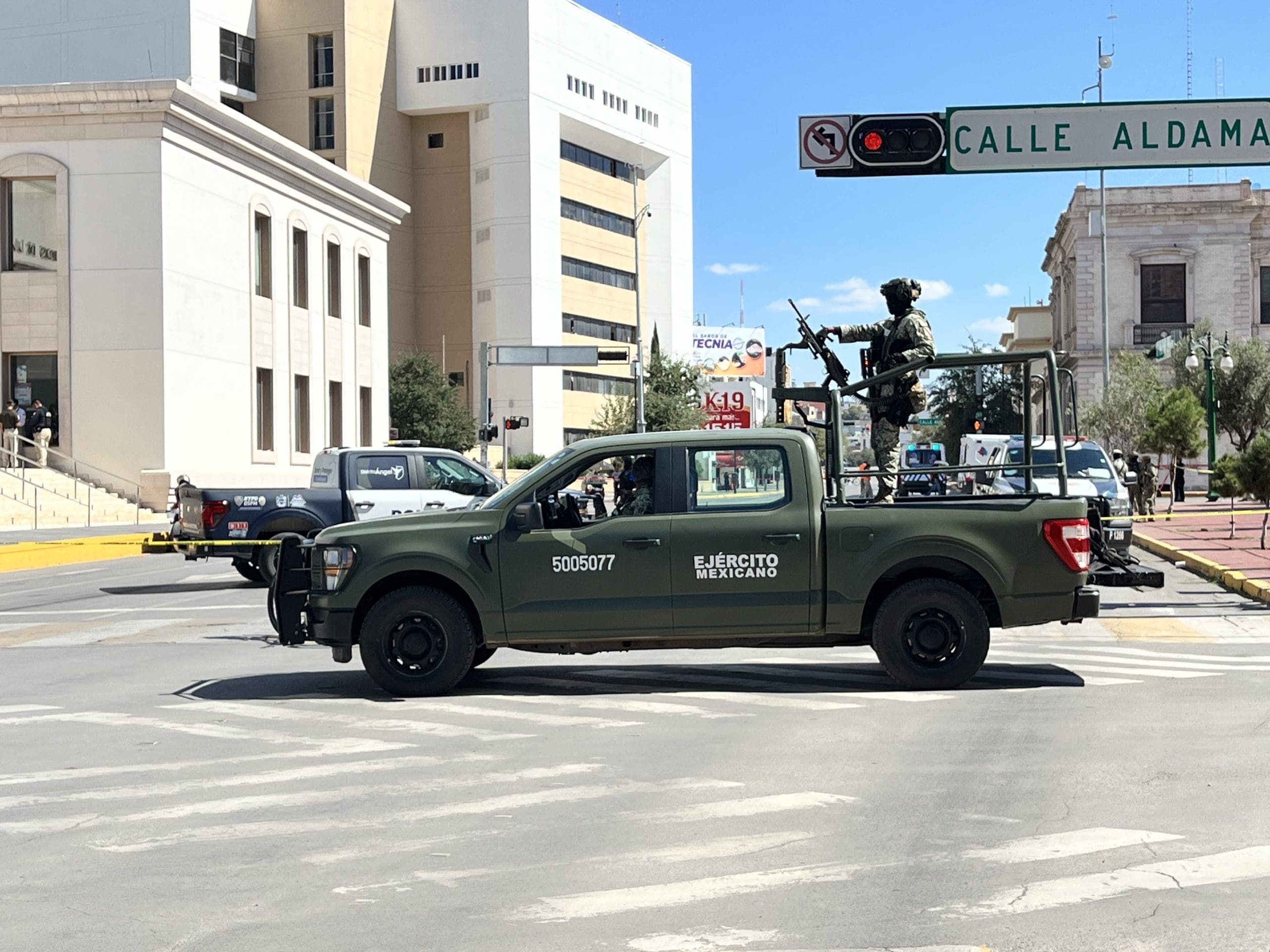 Descartan amenaza de bomba en Palacio; interviene ejército y K9