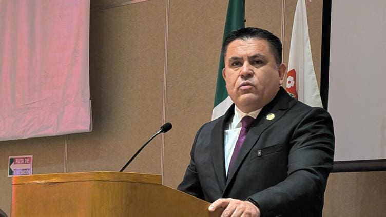 “Es un honor ser opositor”: Alex Domínguez en 1er informe de resultados