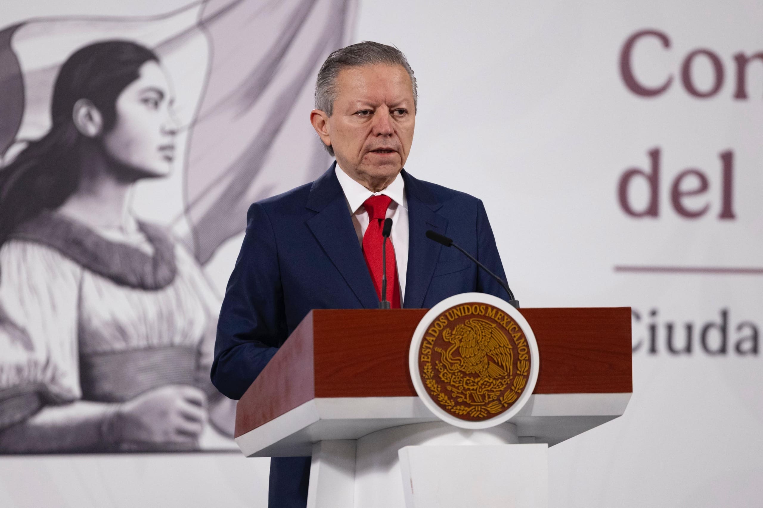 Zaldívar pide a Morena corregir retroactividad en reforma a la Ley de Amparo