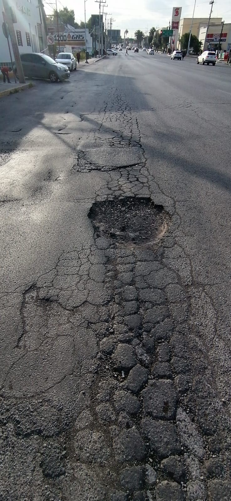 “Mega bache” sobre la avenida Tecnológico