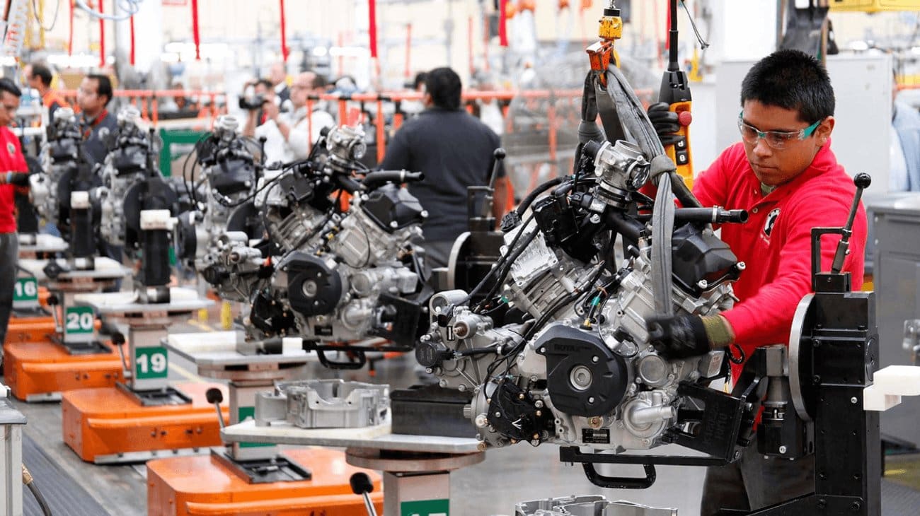 Fuerte caída en la producción manufacturera: retrocede 15% anual en agosto
