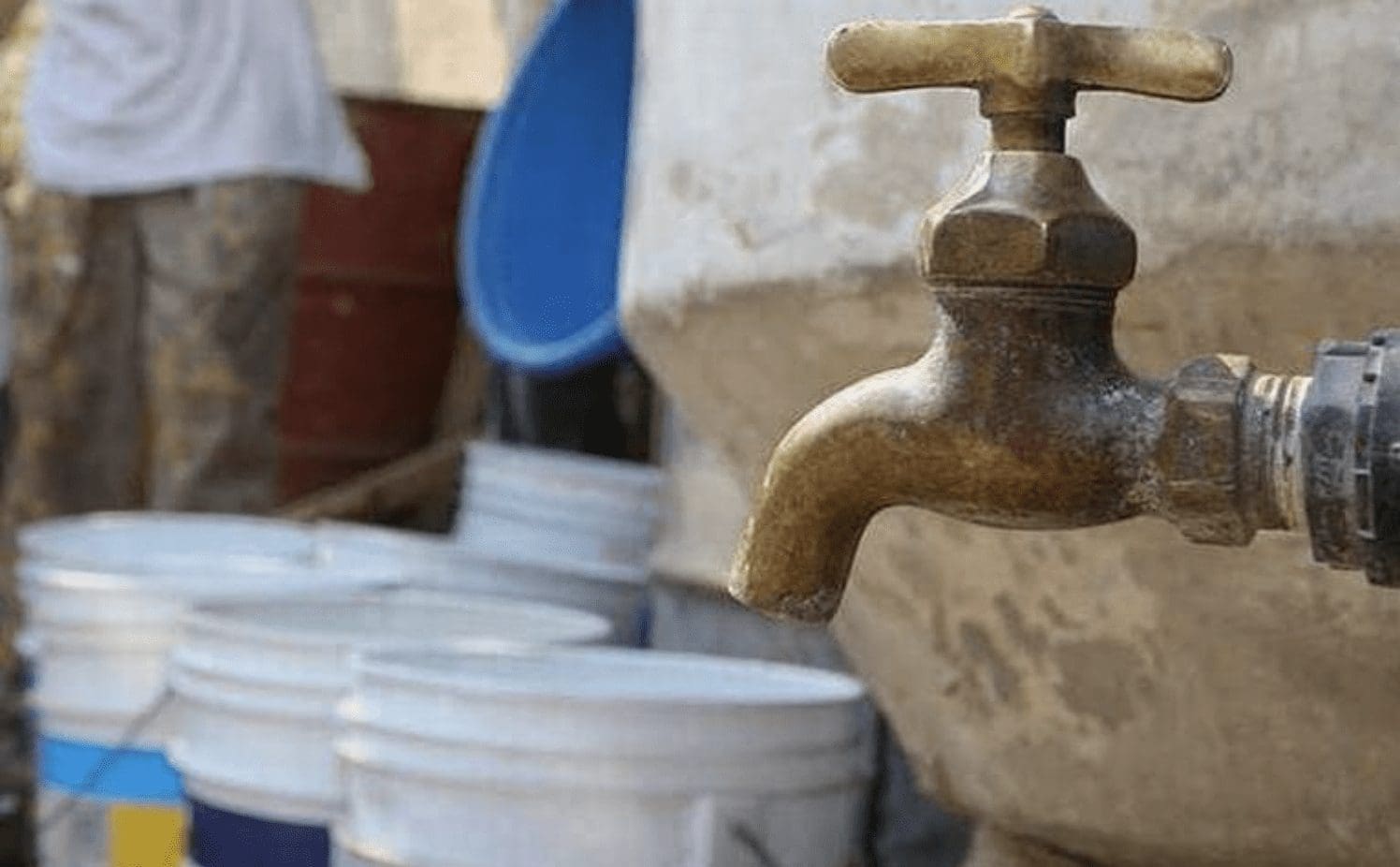 Vecinos de la colonia Cerro de la Cruz denuncian falta de agua desde ayer por la tarde