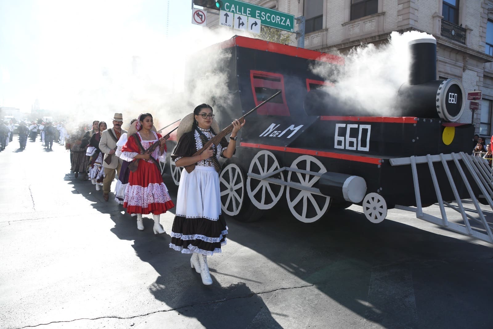 Convocan a desfile por 115 aniversario de la Revolución Mexicana