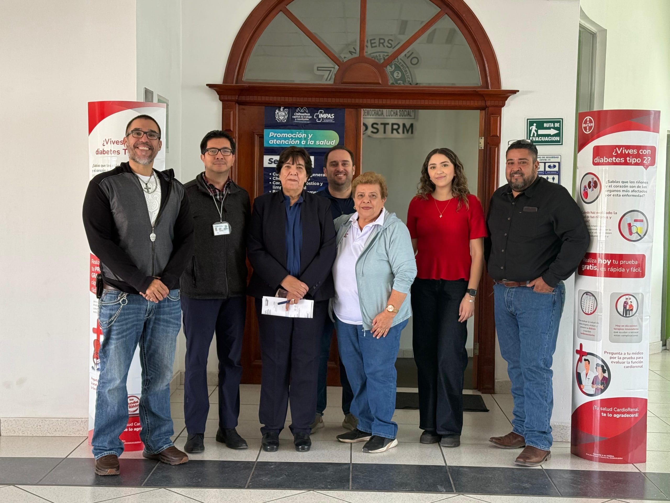Lupita Borruel lleva la jornada de salud a jubilados de TELMEX