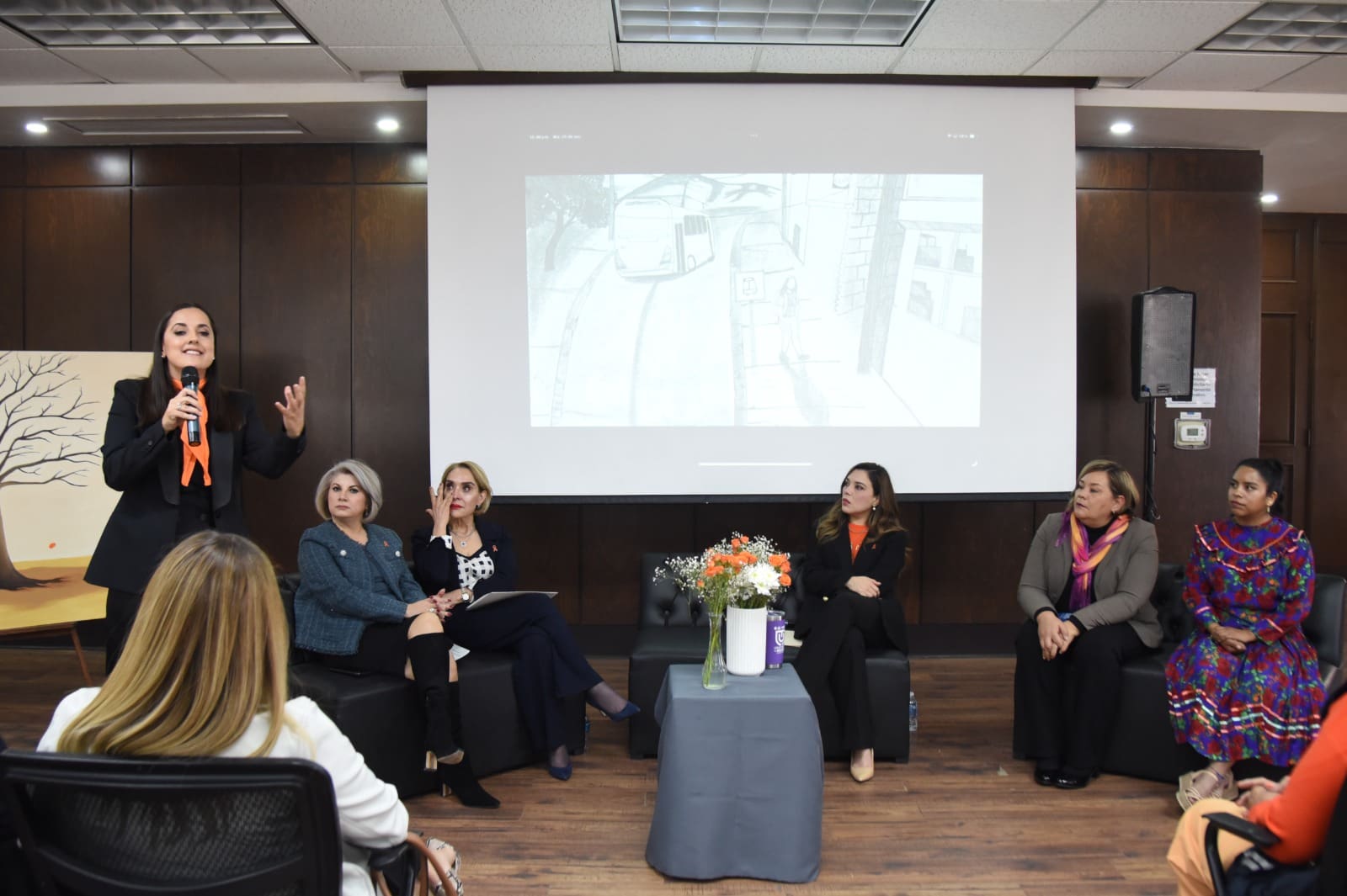 Rosy Carmona reafirma su compromiso con las mujeres en el 25