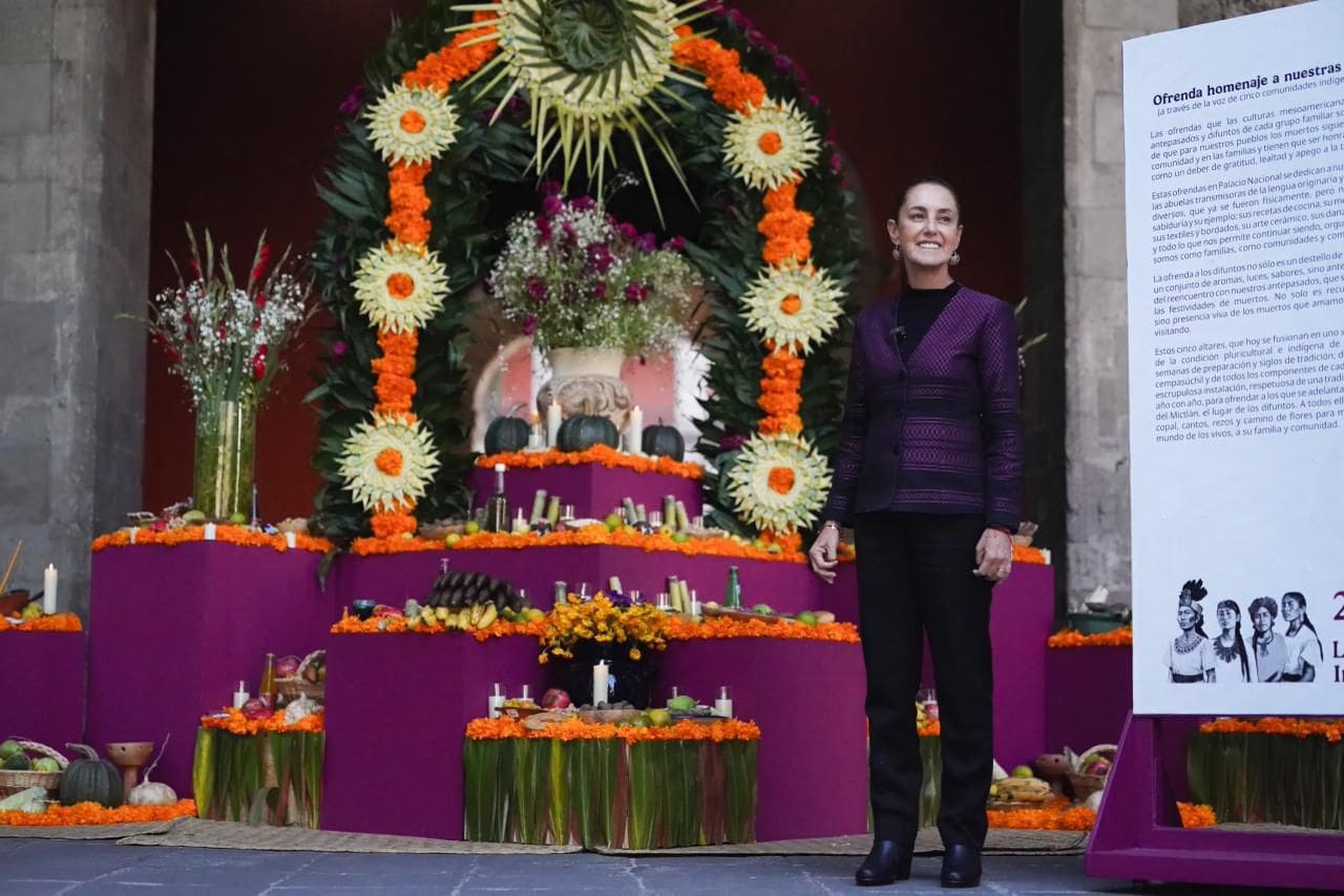 Dedica Sheinbaum Altar de Muertos a las mujeres indígenas de México