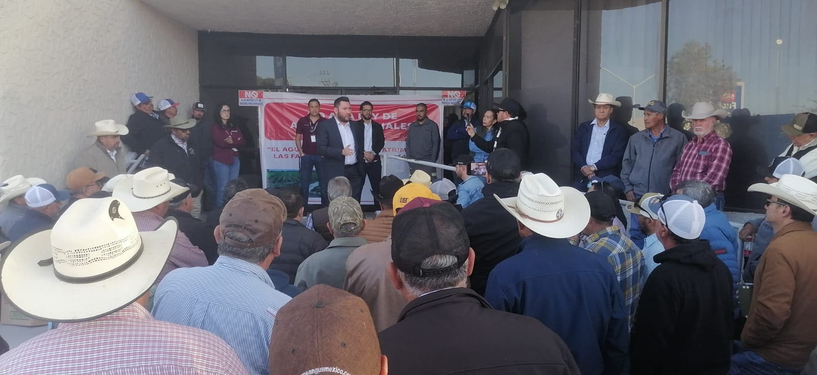 Instala conagua módulos de atención tras protesta de agricultores