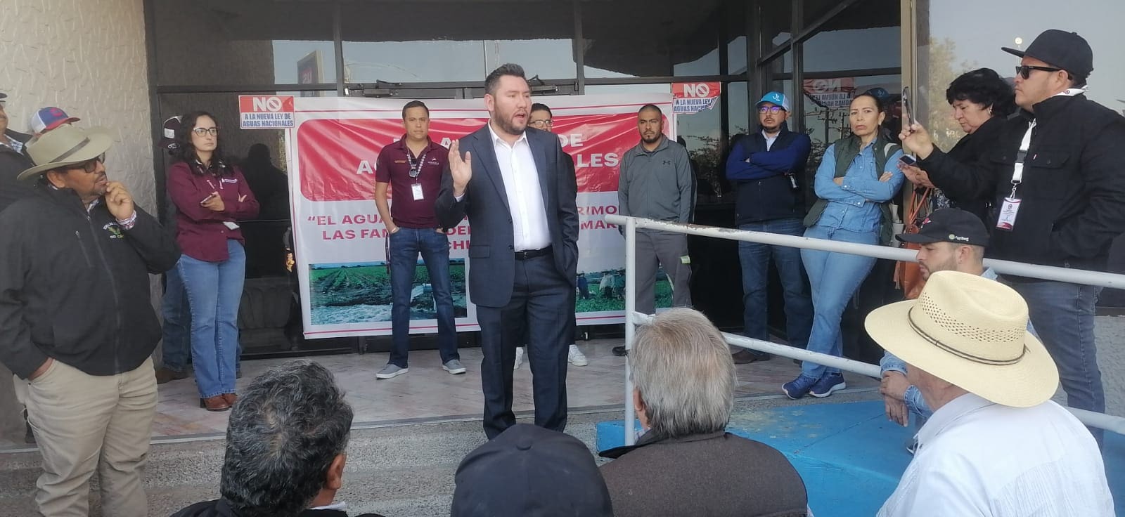 Productores agrícolas protestan en oficinas de Conagua