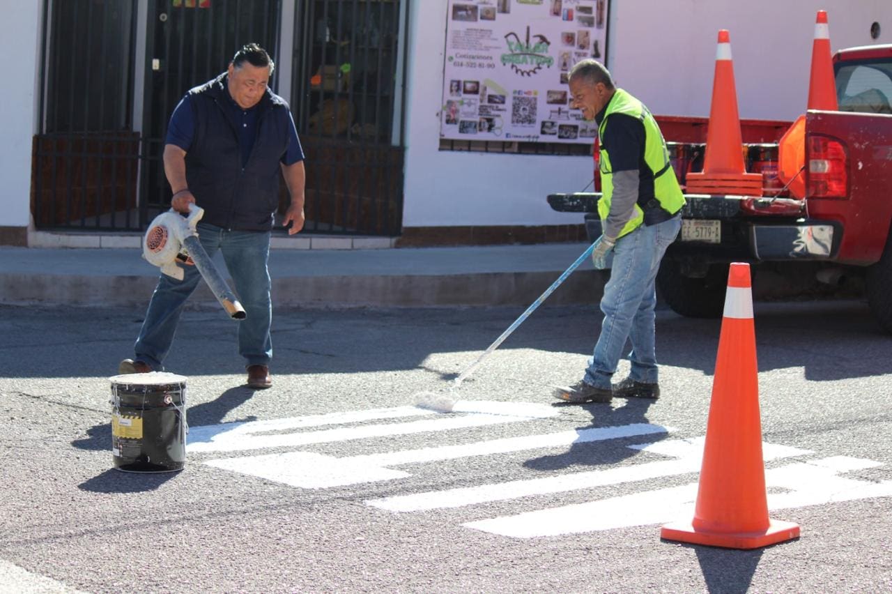 Aplican más de 4 mil 550 metros cuadrados de pintura vial en Chihuahua