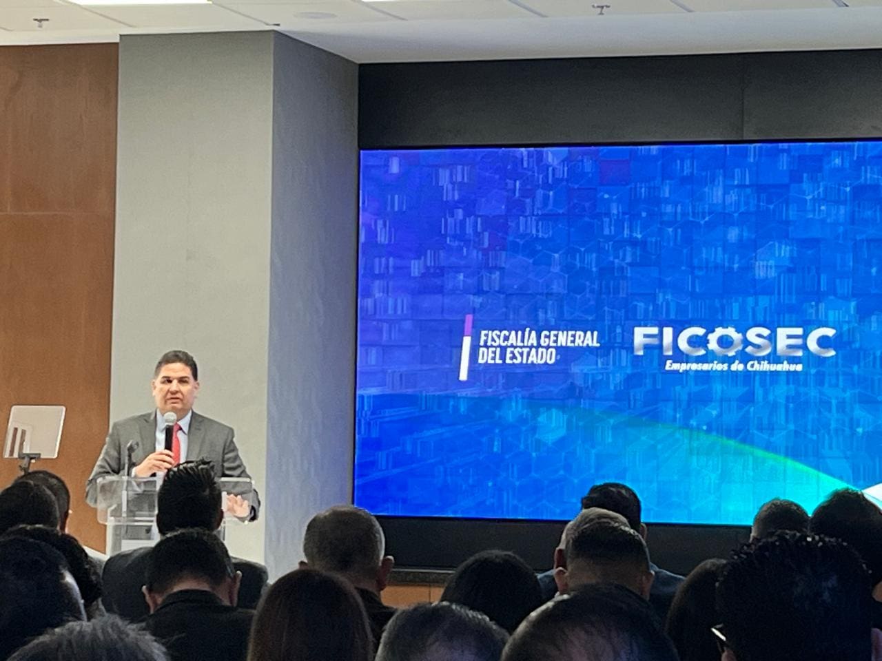 Presenta Ficosec modelo para evaluar desempeño de servidores de la Fiscalía