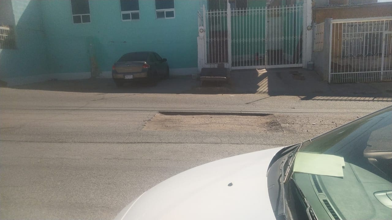 Reportan bache sin atender desde hace dos meses en la colonia San Rafael