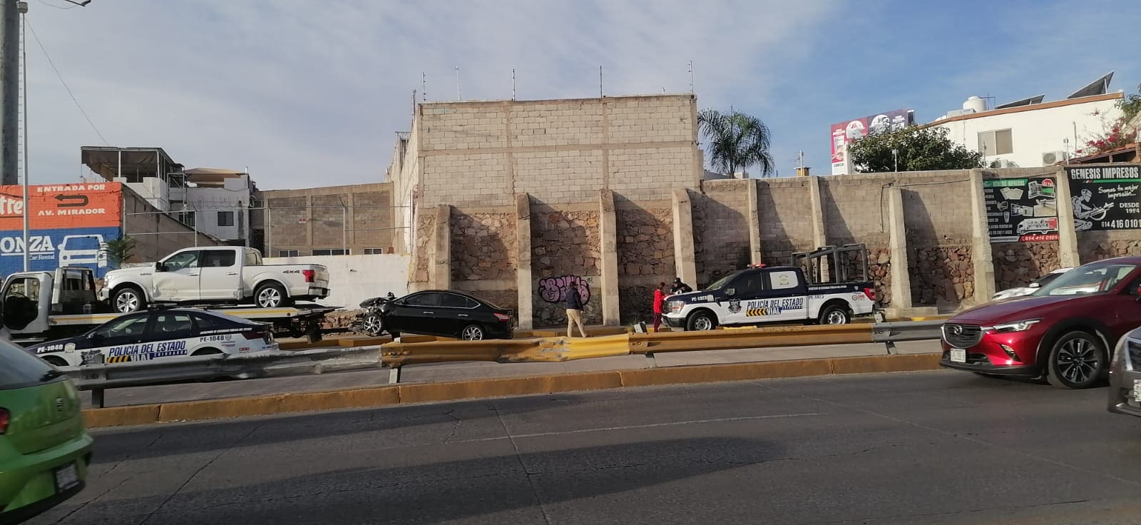 Curiosos provocan lentitud vial en La Cantera tras accidente ya retirado