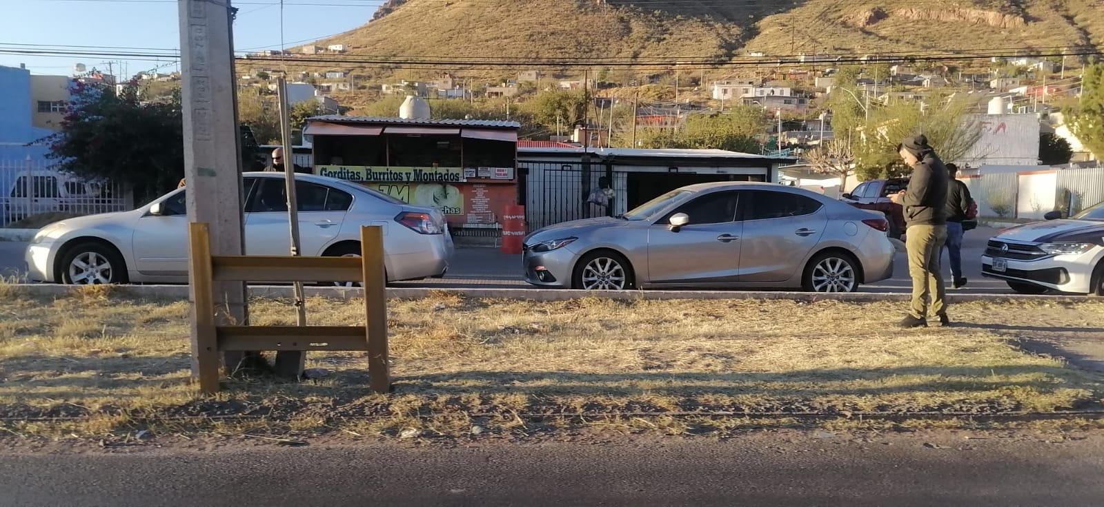 Tres vehículos chocan en Lombardo Toledano; advierten riesgo por deslumbramiento matutino