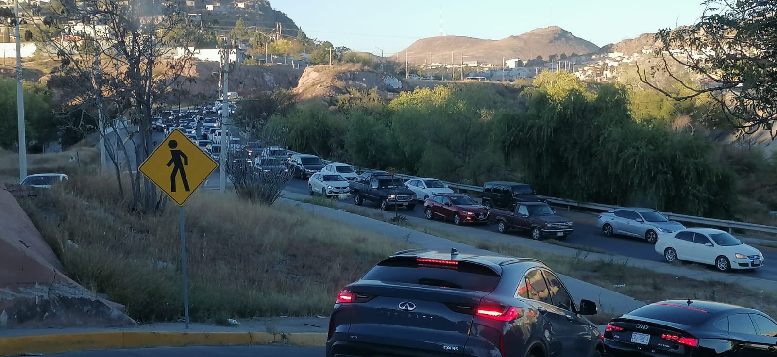 Choque de alcance entre tres vehículos colapsa Canal y  Juventud