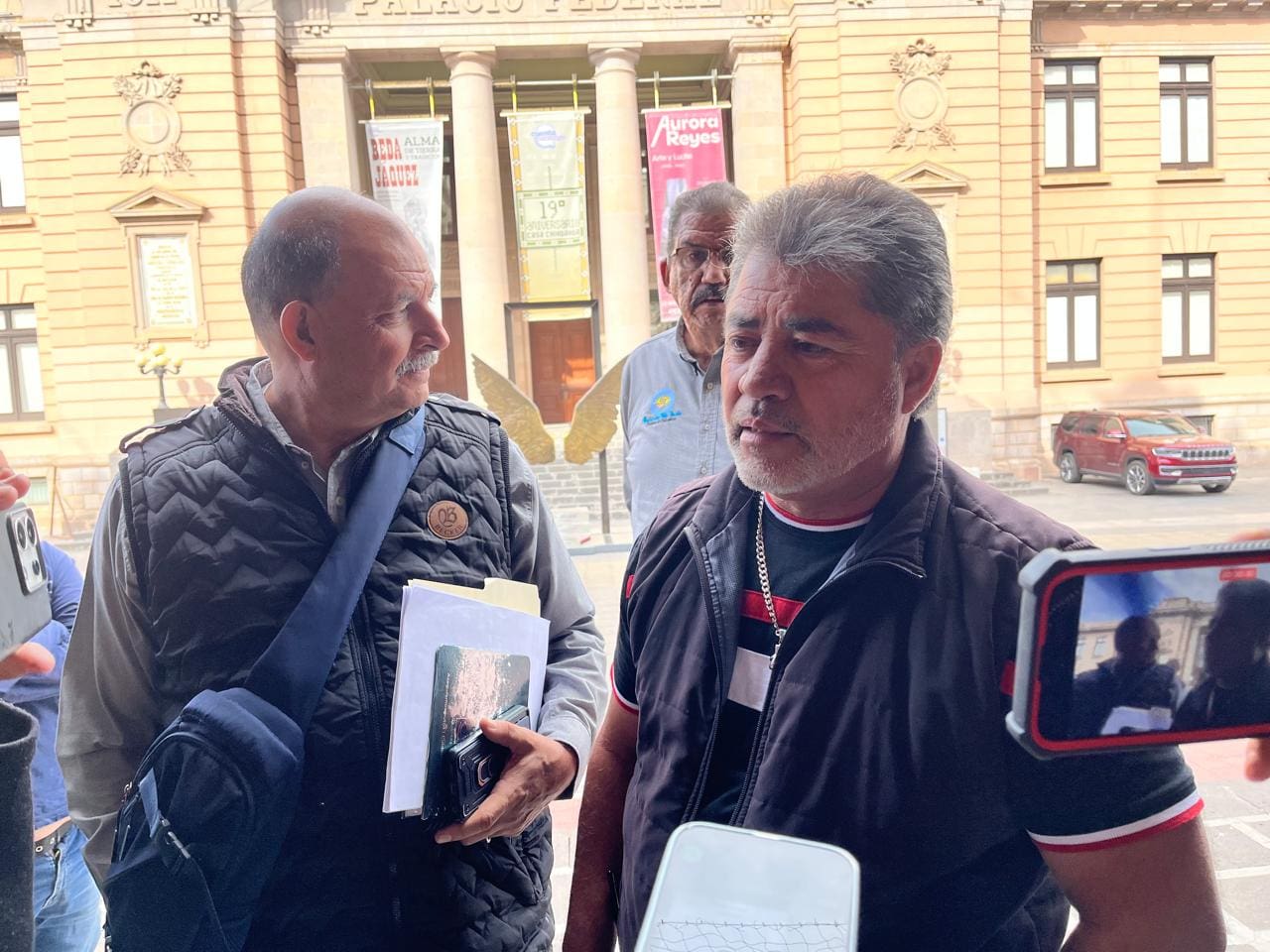 Taxistas exigen agilizar trámites estancados en Dirección de Transportes