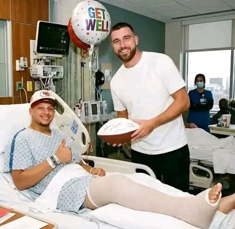 Inicia Mahomes rehabilitación de rodilla