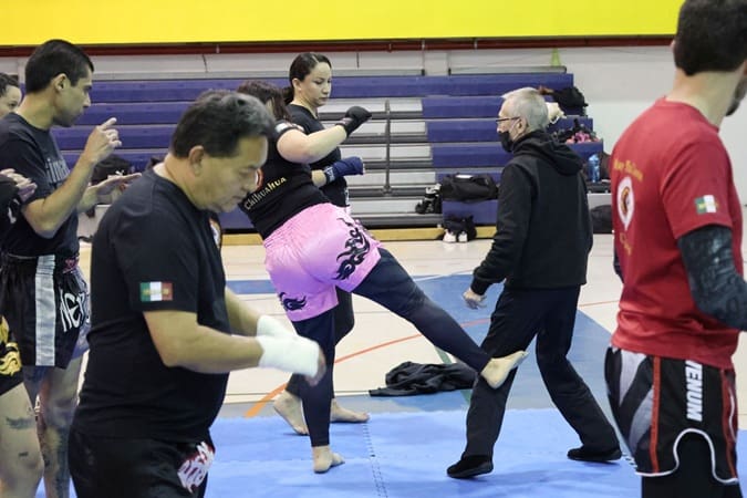 Embajador de Muay Thai imparte seminario a atletas de chihuahua capital