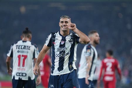 Regios levantan la mano en semifinales del AP 2025.