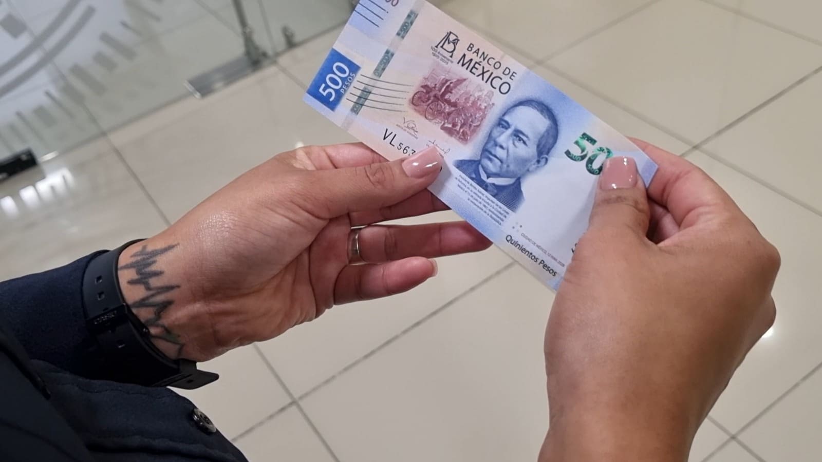 Policias advierten sobre detectar billetes falsos