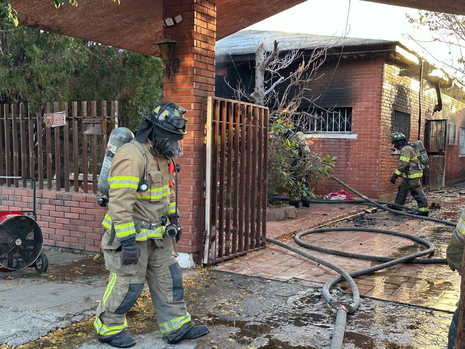 Se coordinan policías y bomberos en investigación de Incendios