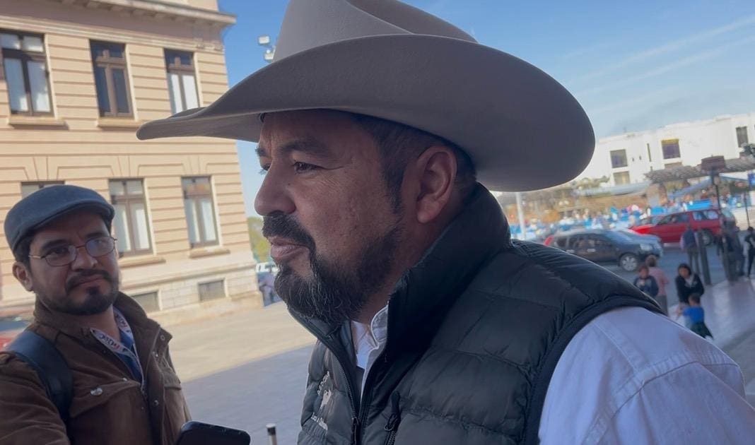 Anuncian reunión binacional en enero para abrir la frontera al ganado