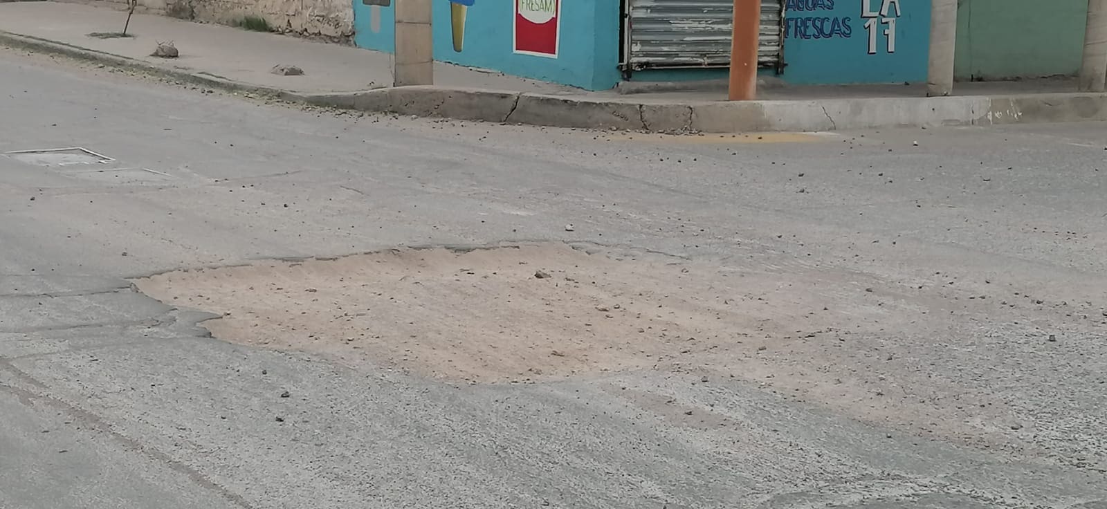 Mega zanja en la vialidad afecta circulación entre Tomochi y Juan Escutia