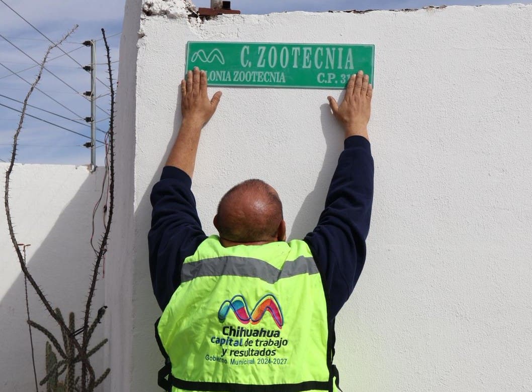 Renuevan mil 500 nuevas placas y rótulos para nomenclatura de calles