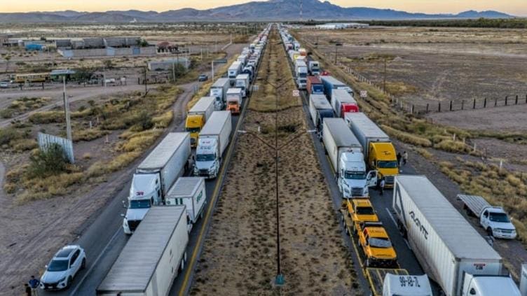 Campesinos y transportistas presentan 15 demandas al Gobierno federal en primer dia de bloqueos
