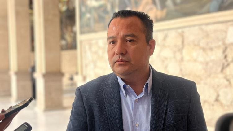 Valenciano denuncia extorsiones de agentes federales en retenes de Delicias