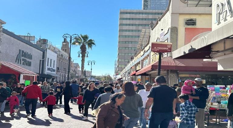 Pide Cocentro paciencia ante el tráfico por las compras navideñas